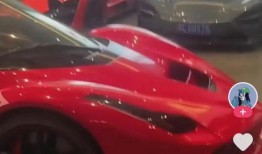 爆料二驴卖车视频,现场火爆，揭秘网红带货新潮流